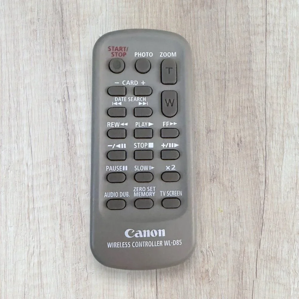 Canon ZR600 MiniDV Digital Video Camcorder Widescreen Remote Charger Case Bundle